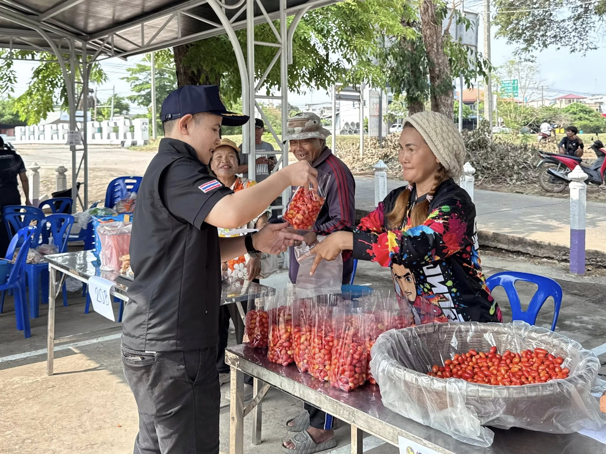 title - กิจกรรม “ไทยช่วยไทย” คนอ่างทองไม่ทิ้งใครคนไทยไม่ทิ้งกัน 
